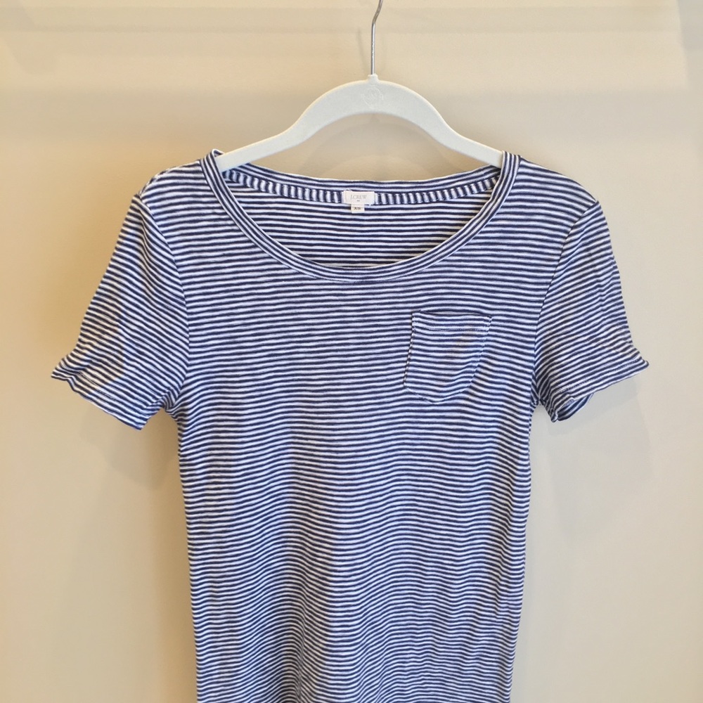 JCrew Woman’s XS s/s tee in blue and white stripe.
